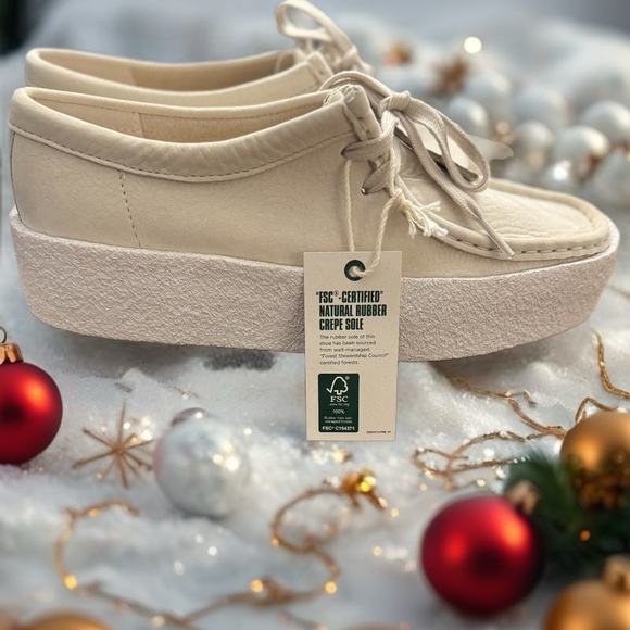 RARE - NWT Clarks Wallabee Cup White Nubuck WOMEN'S US 9 - SOLD OUT Chunky Crepe - Picture 1 of 16